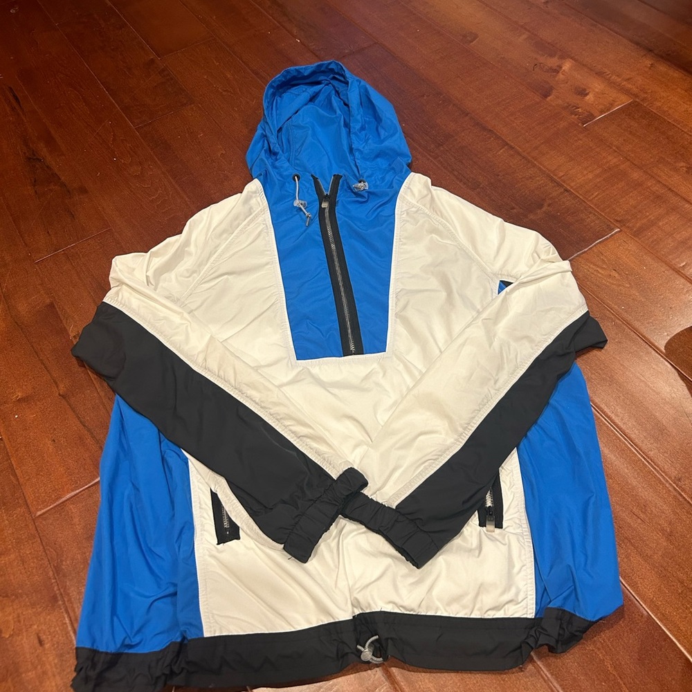 Vintage Nike windbreaker in perfect condition.          Size medium